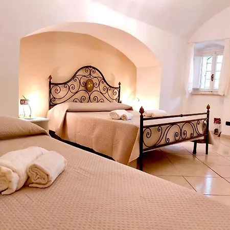 Corte Vico Palmisano Centro Storico Bed & Breakfast *