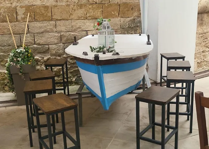 לינה וארוחת בוקר Corte Vico Palmisano Centro Storico גאליפולי